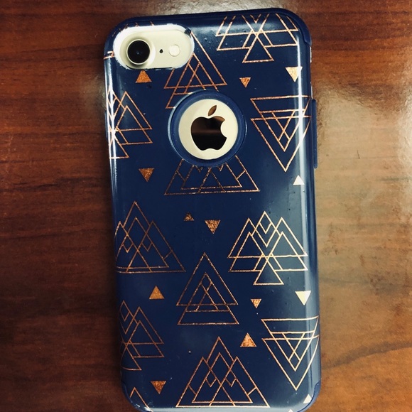 Triangular iPhone Case - Picture 2 of 5